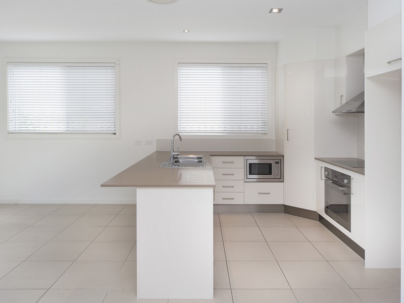 1/5 Wynflo Street, Labrador QLD 4215
