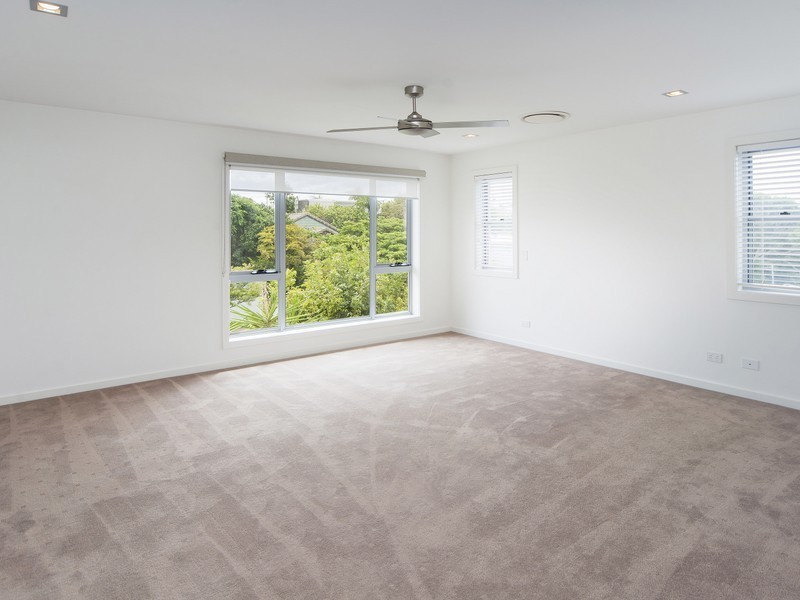 1/5 Wynflo Street, Labrador QLD 4215
