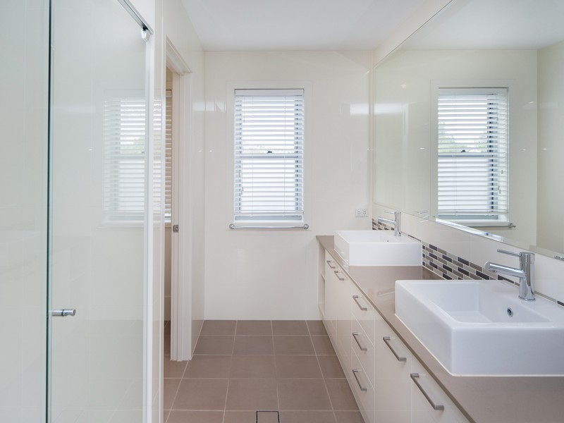 1/5 Wynflo Street, Labrador QLD 4215