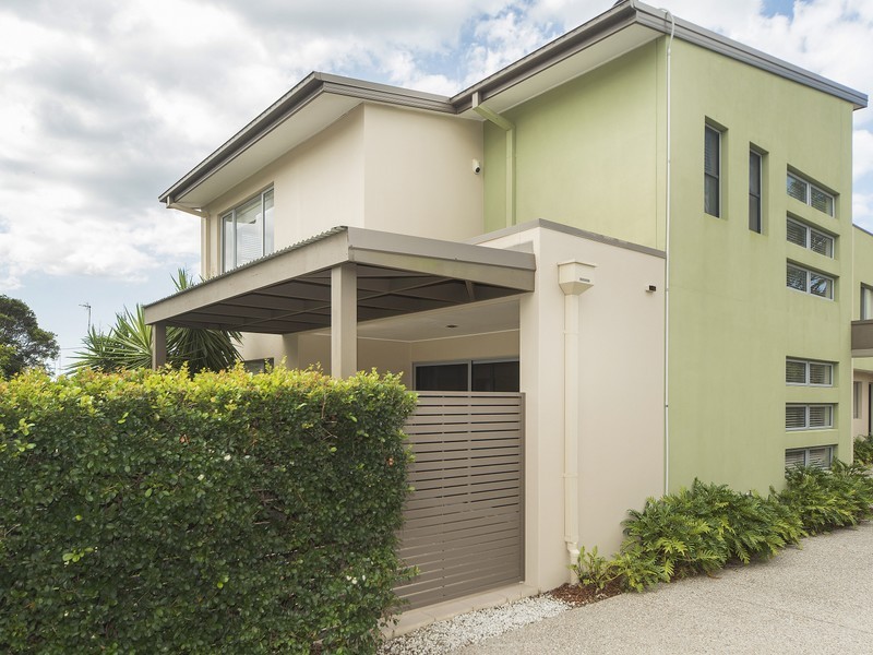 1/5 Wynflo Street, Labrador QLD 4215