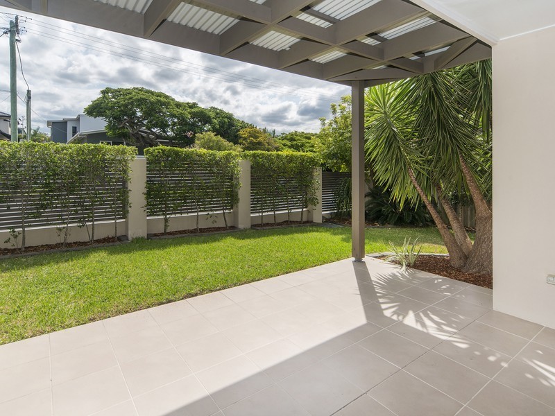 1/5 Wynflo Street, Labrador QLD 4215