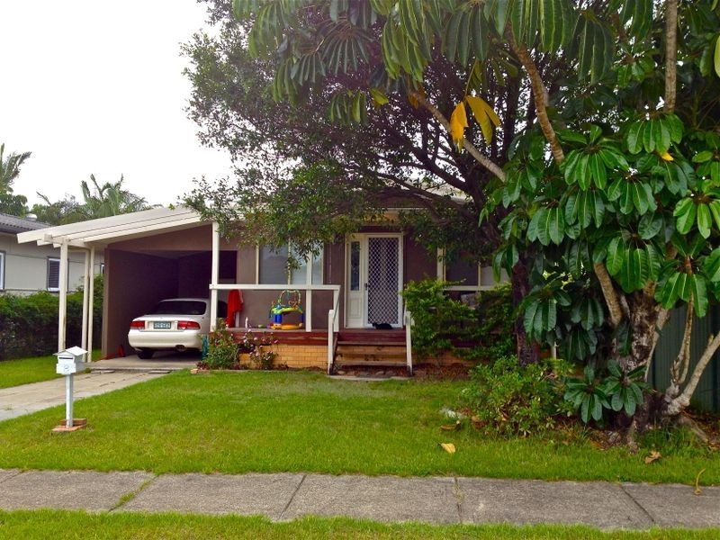 8 Nambur Street, Runaway Bay QLD 4216