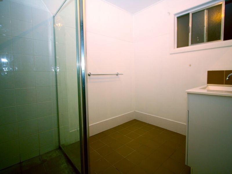 8 Nambur Street, Runaway Bay QLD 4216