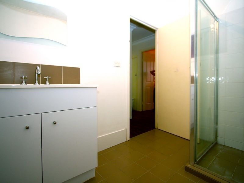 8 Nambur Street, Runaway Bay QLD 4216