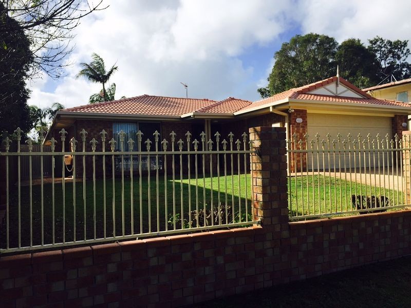 55 Bruce Avenue, Paradise Point QLD 4216