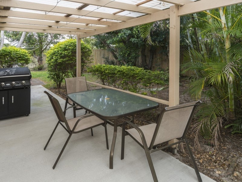 1/12 Warrie Close, Paradise Point QLD 4216