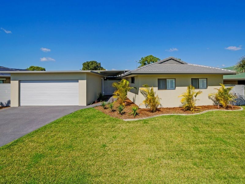 48 Matthew Flinders Drive, Paradise Point QLD 4216
