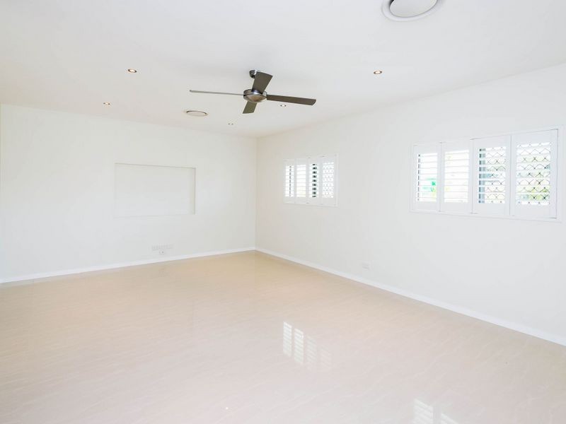 48 Matthew Flinders Drive, Paradise Point QLD 4216