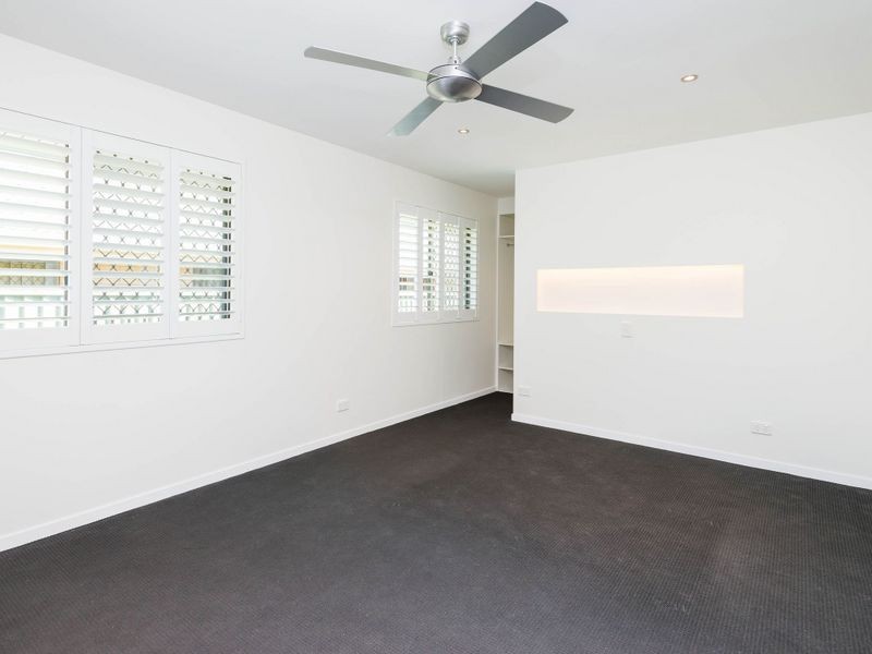 48 Matthew Flinders Drive, Paradise Point QLD 4216