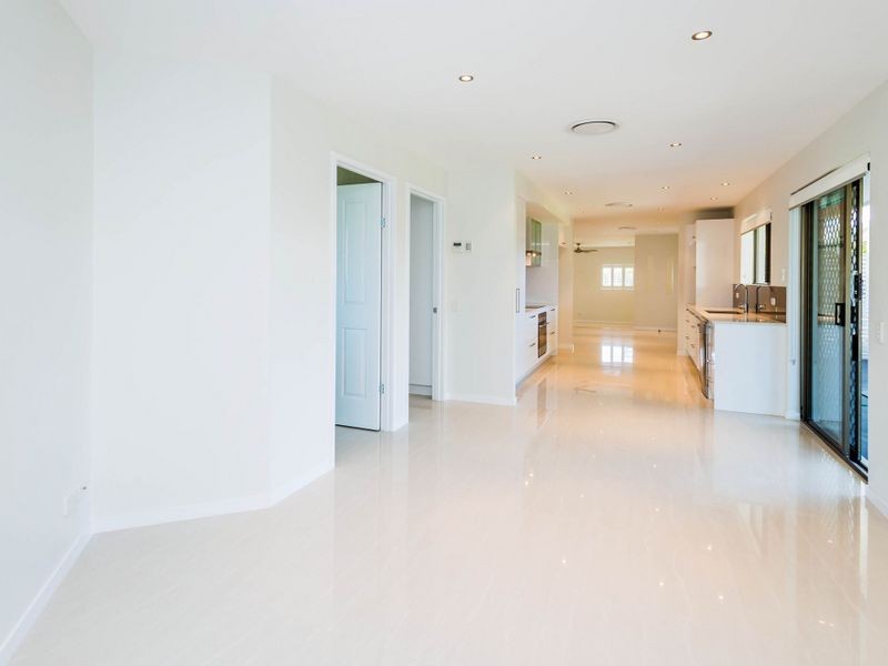 48 Matthew Flinders Drive, Paradise Point QLD 4216