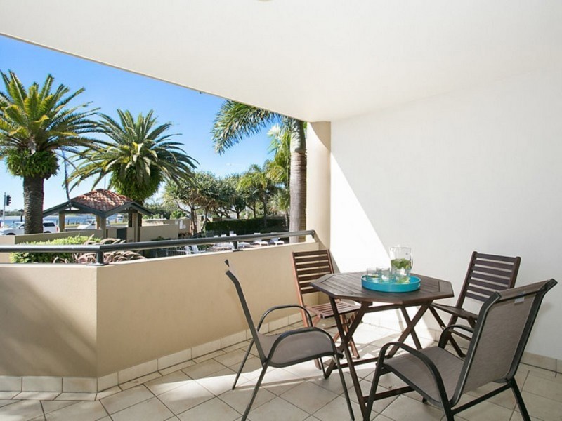 109/392 Marine Parade, Labrador QLD 4215