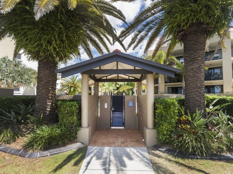 109/392 Marine Parade, Labrador QLD 4215