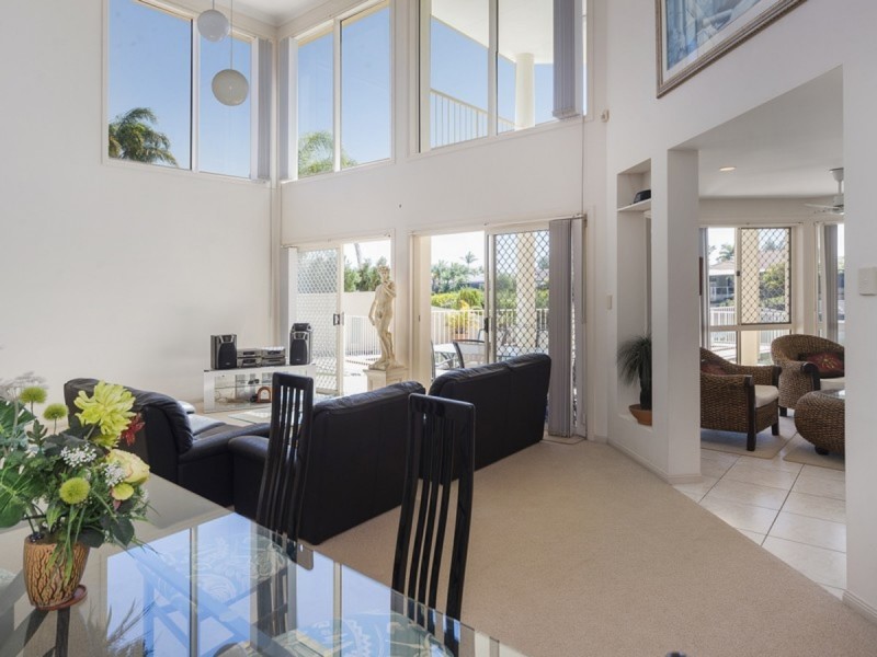 4 Saltbreeze Court, Runaway Bay QLD 4216