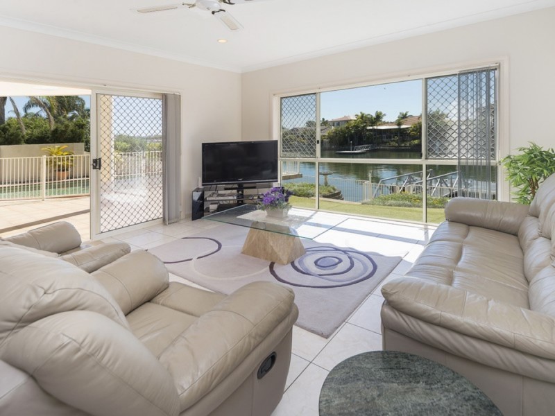 4 Saltbreeze Court, Runaway Bay QLD 4216