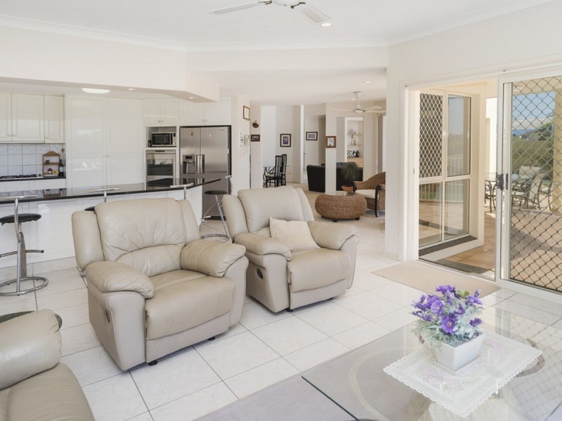 4 Saltbreeze Court, Runaway Bay QLD 4216