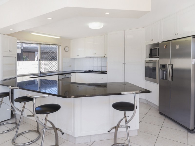 4 Saltbreeze Court, Runaway Bay QLD 4216