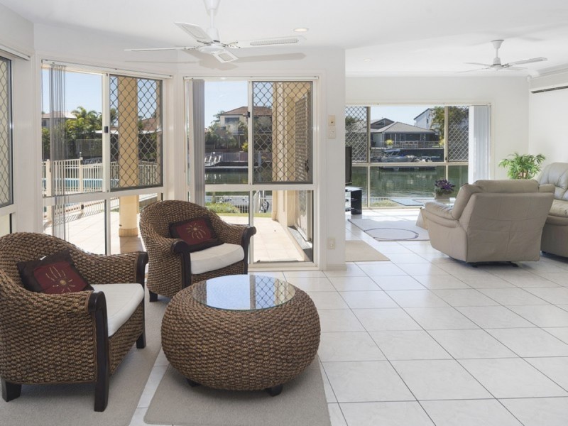 4 Saltbreeze Court, Runaway Bay QLD 4216