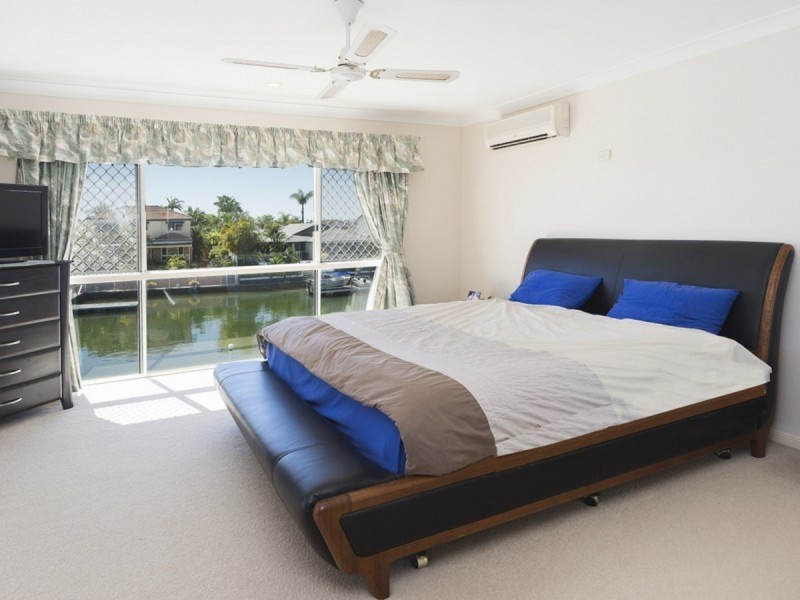 4 Saltbreeze Court, Runaway Bay QLD 4216