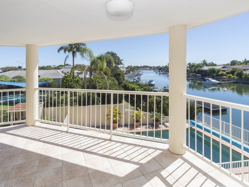 4 Saltbreeze Court, Runaway Bay QLD 4216