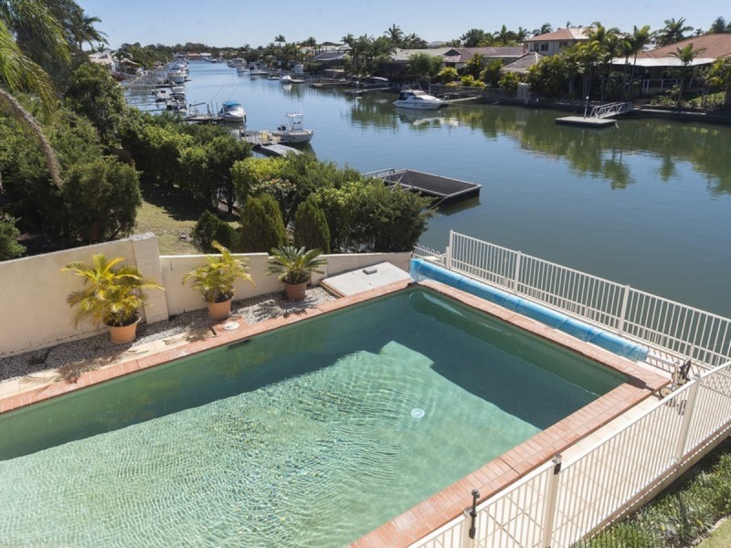 4 Saltbreeze Court, Runaway Bay QLD 4216