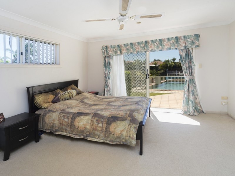4 Saltbreeze Court, Runaway Bay QLD 4216