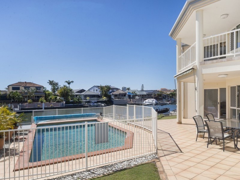 4 Saltbreeze Court, Runaway Bay QLD 4216