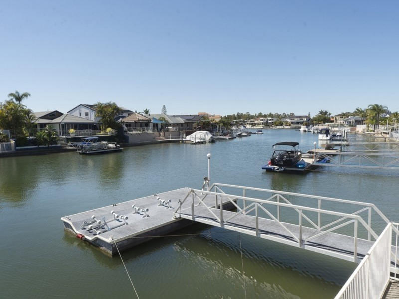 4 Saltbreeze Court, Runaway Bay QLD 4216