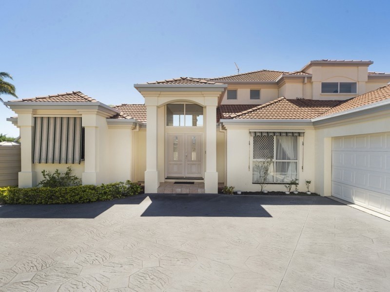 4 Saltbreeze Court, Runaway Bay QLD 4216