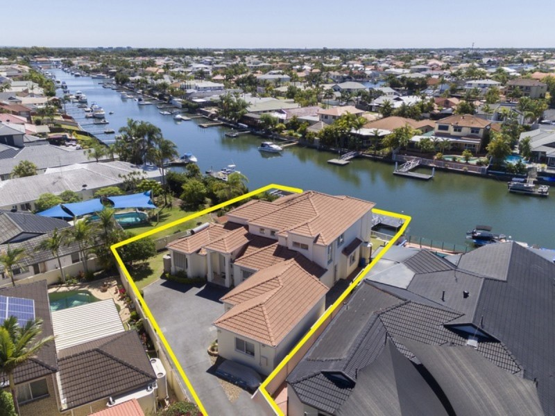 4 Saltbreeze Court, Runaway Bay QLD 4216