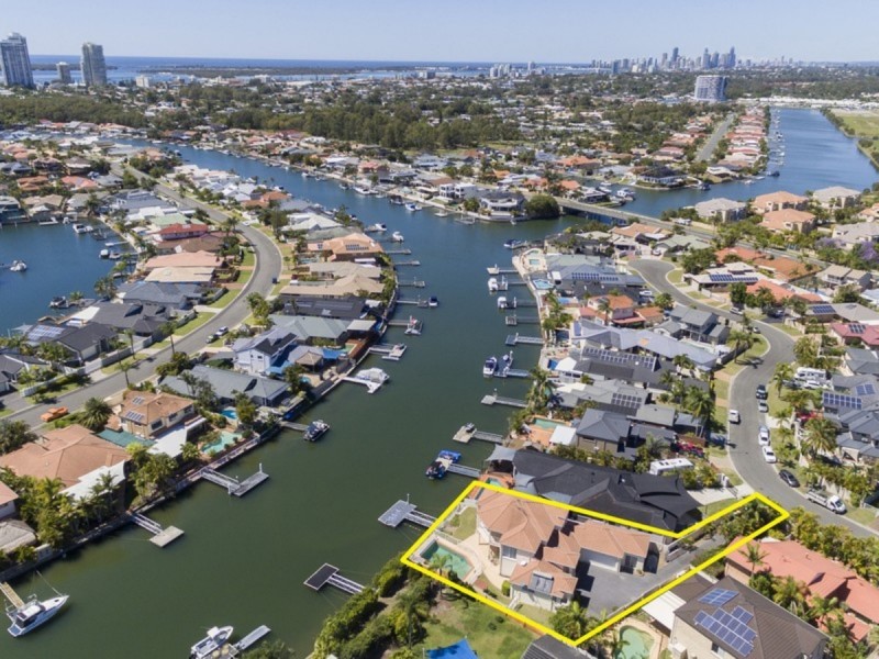 4 Saltbreeze Court, Runaway Bay QLD 4216