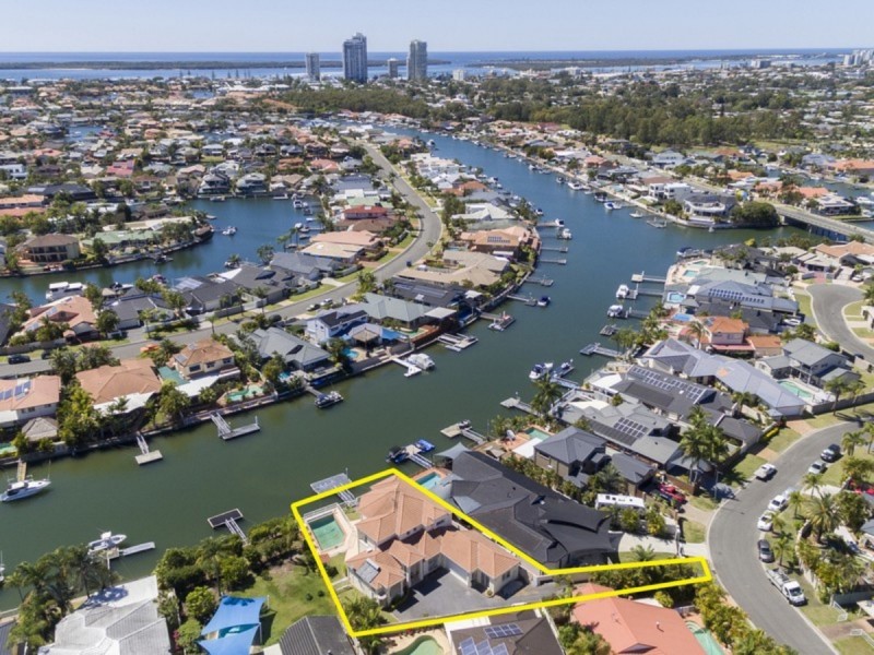 4 Saltbreeze Court, Runaway Bay QLD 4216