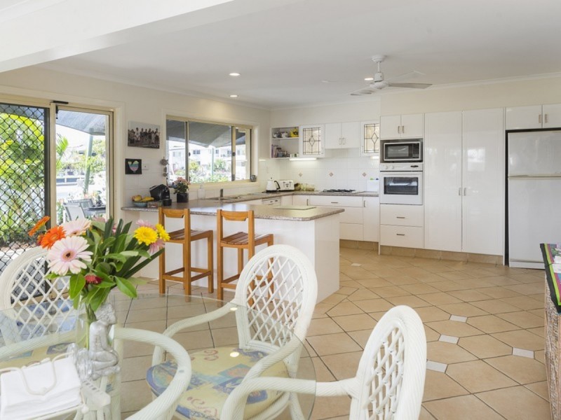 19 Drysdale Place, Paradise Point QLD 4216