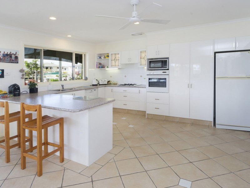 19 Drysdale Place, Paradise Point QLD 4216
