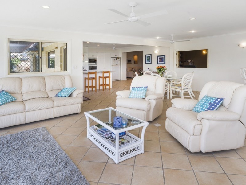 19 Drysdale Place, Paradise Point QLD 4216
