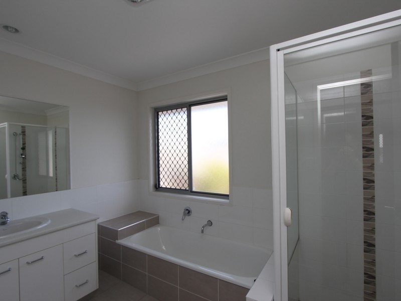 2/15 Elmore Street, Ormeau QLD 4208