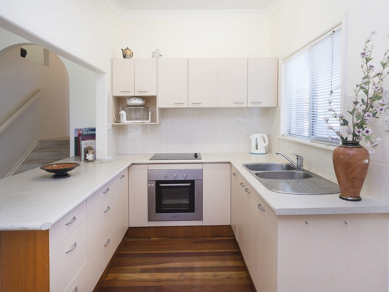 2 Vaggelas Crescent, Biggera Waters QLD 4216