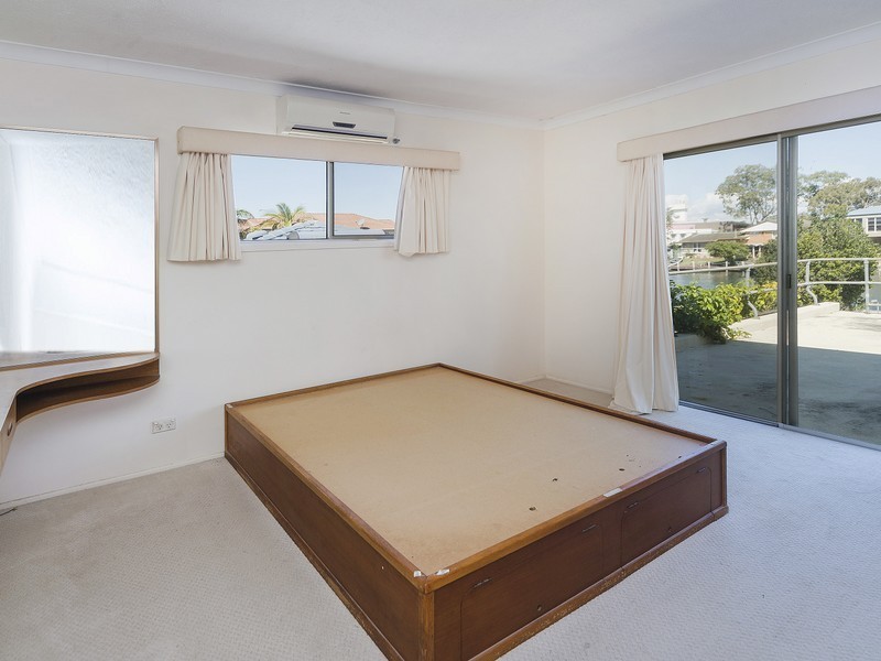 2 Vaggelas Crescent, Biggera Waters QLD 4216