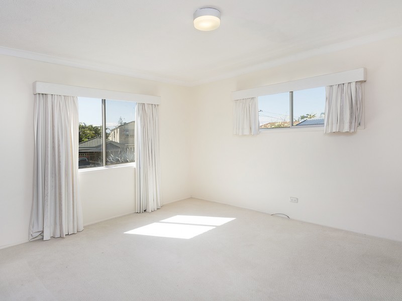 2 Vaggelas Crescent, Biggera Waters QLD 4216