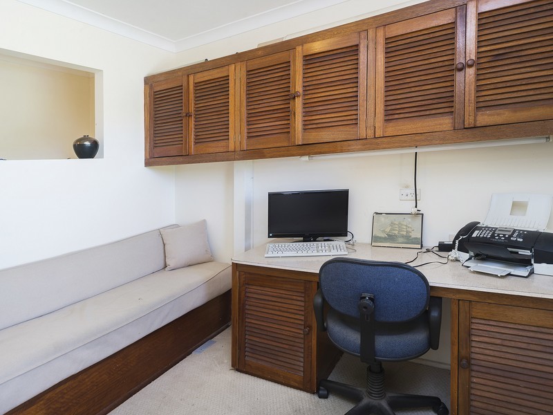 2 Vaggelas Crescent, Biggera Waters QLD 4216