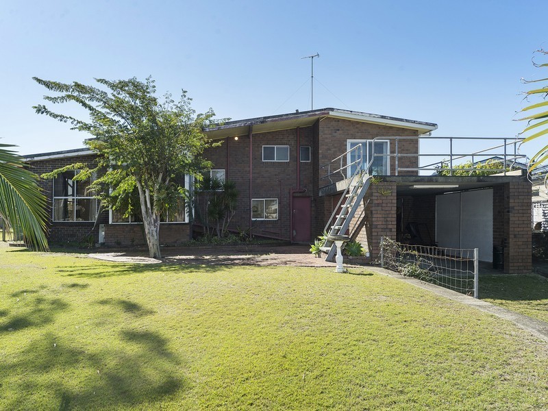 2 Vaggelas Crescent, Biggera Waters QLD 4216
