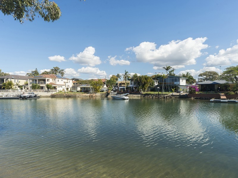 2 Vaggelas Crescent, Biggera Waters QLD 4216