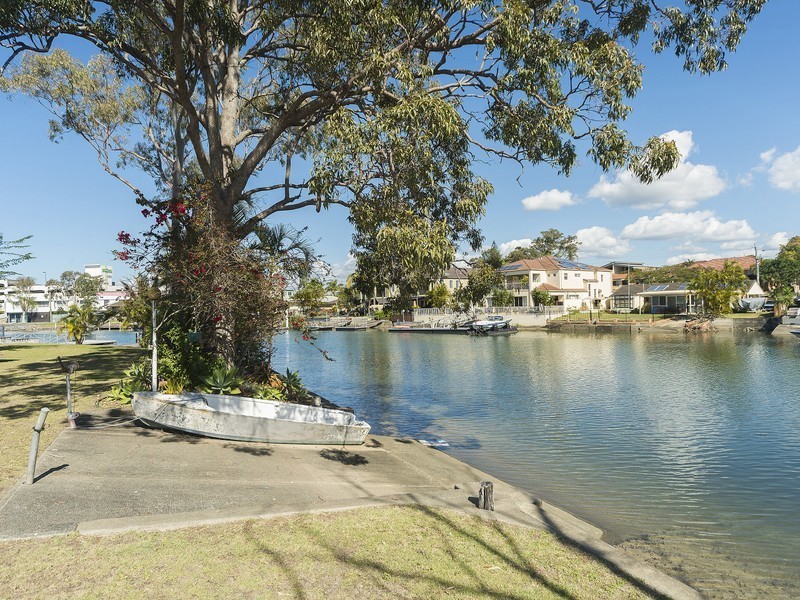 2 Vaggelas Crescent, Biggera Waters QLD 4216