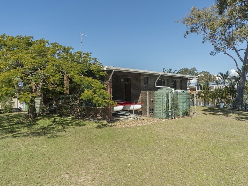 2 Vaggelas Crescent, Biggera Waters QLD 4216