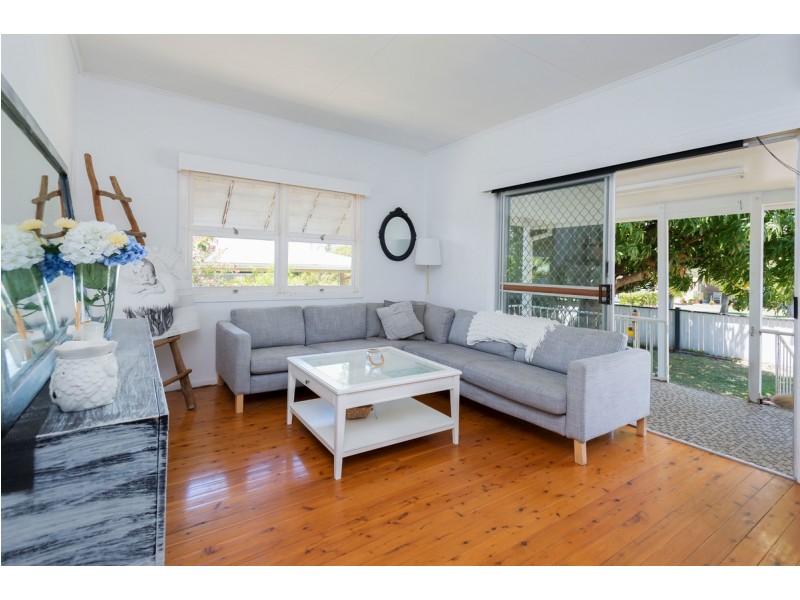 21 Swallow Avenue, Paradise Point QLD 4216