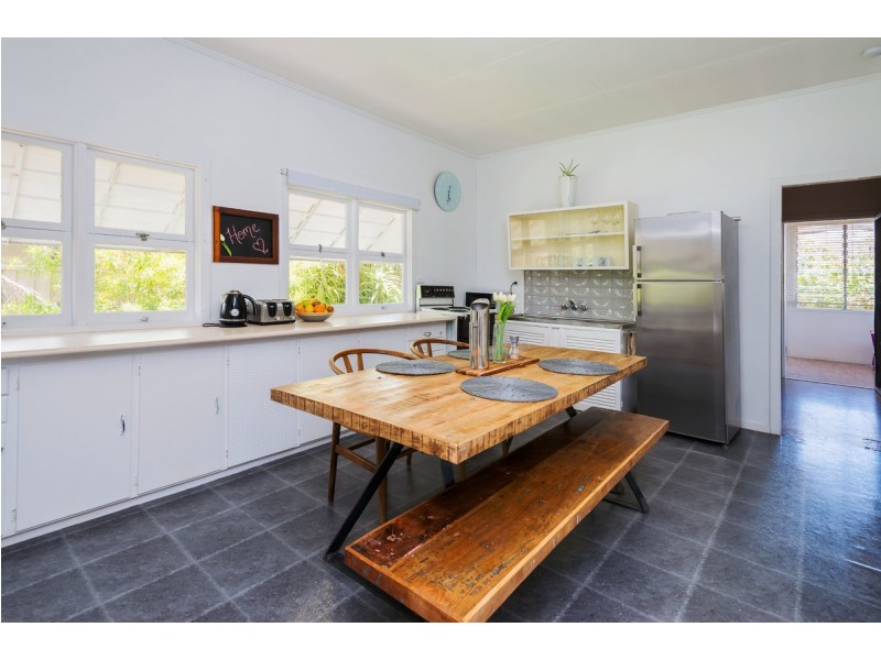 21 Swallow Avenue, Paradise Point QLD 4216