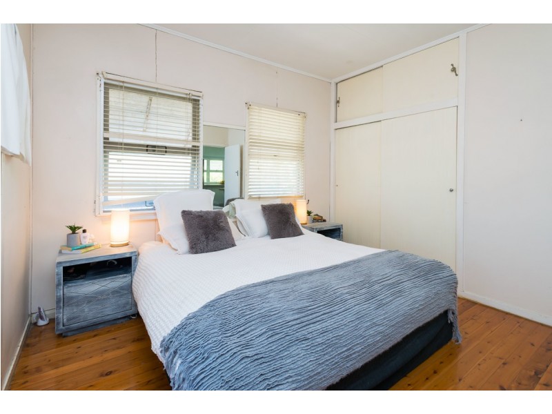 21 Swallow Avenue, Paradise Point QLD 4216