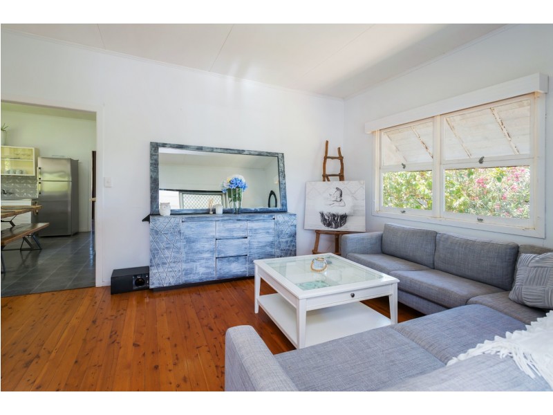 21 Swallow Avenue, Paradise Point QLD 4216