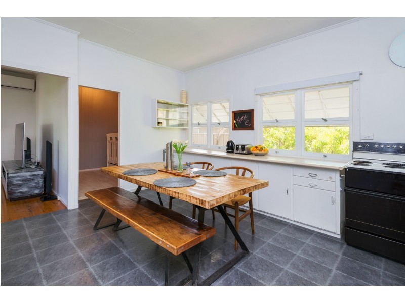 21 Swallow Avenue, Paradise Point QLD 4216