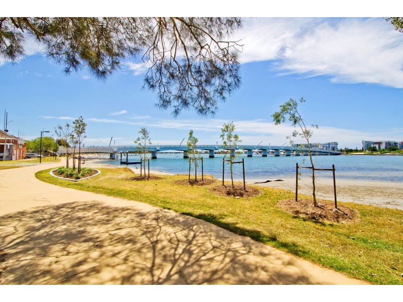 21 Swallow Avenue, Paradise Point QLD 4216