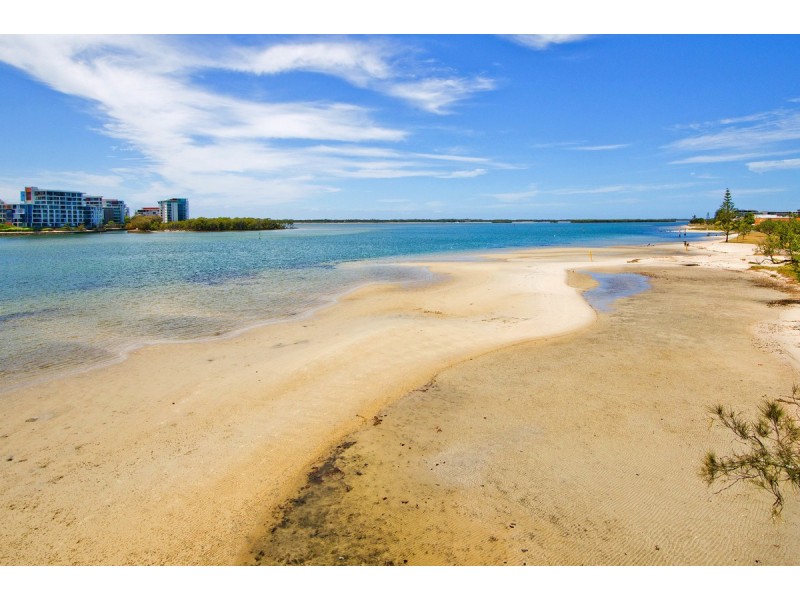 21 Swallow Avenue, Paradise Point QLD 4216